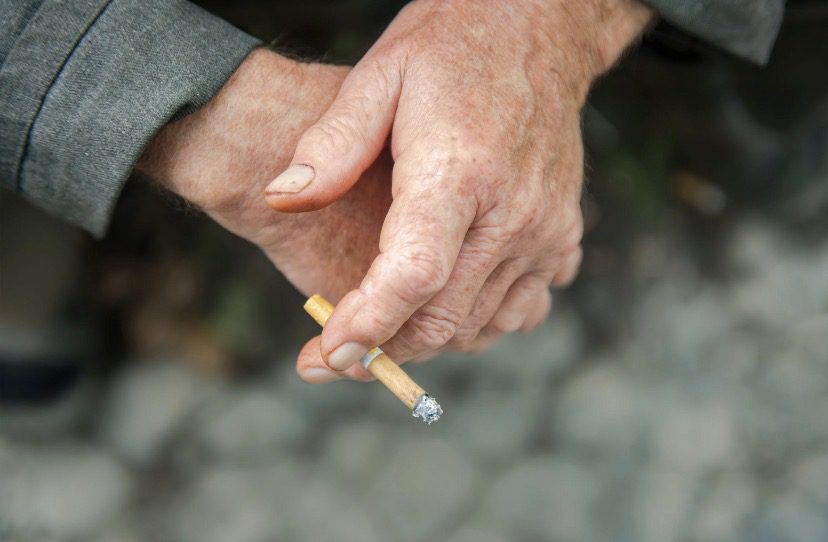 Türkiye’de erkeklerin neredeyse yarısı sigara kullanıyor
